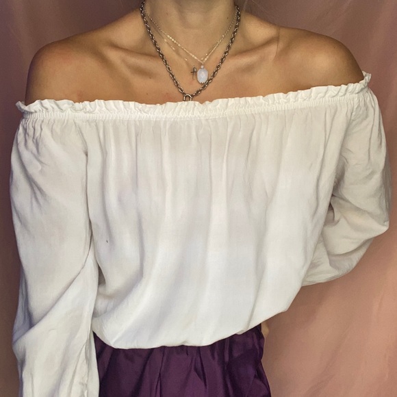 Brandy Melville Off the shoulder white blouse top - Picture 3 of 3